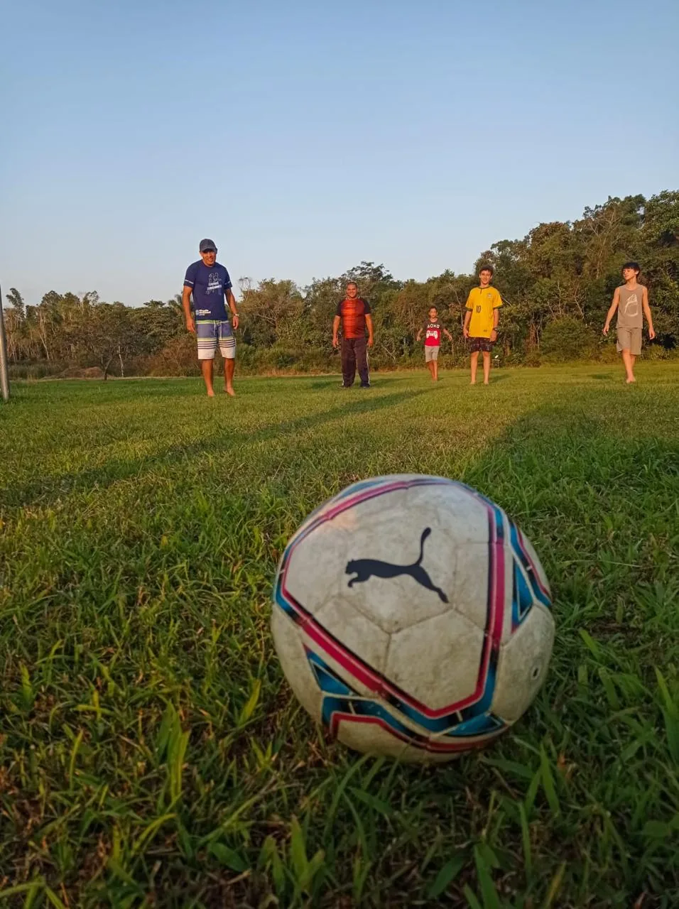 Momento de esporte e movimento em ambiente do Grupo Salvar Vidas
