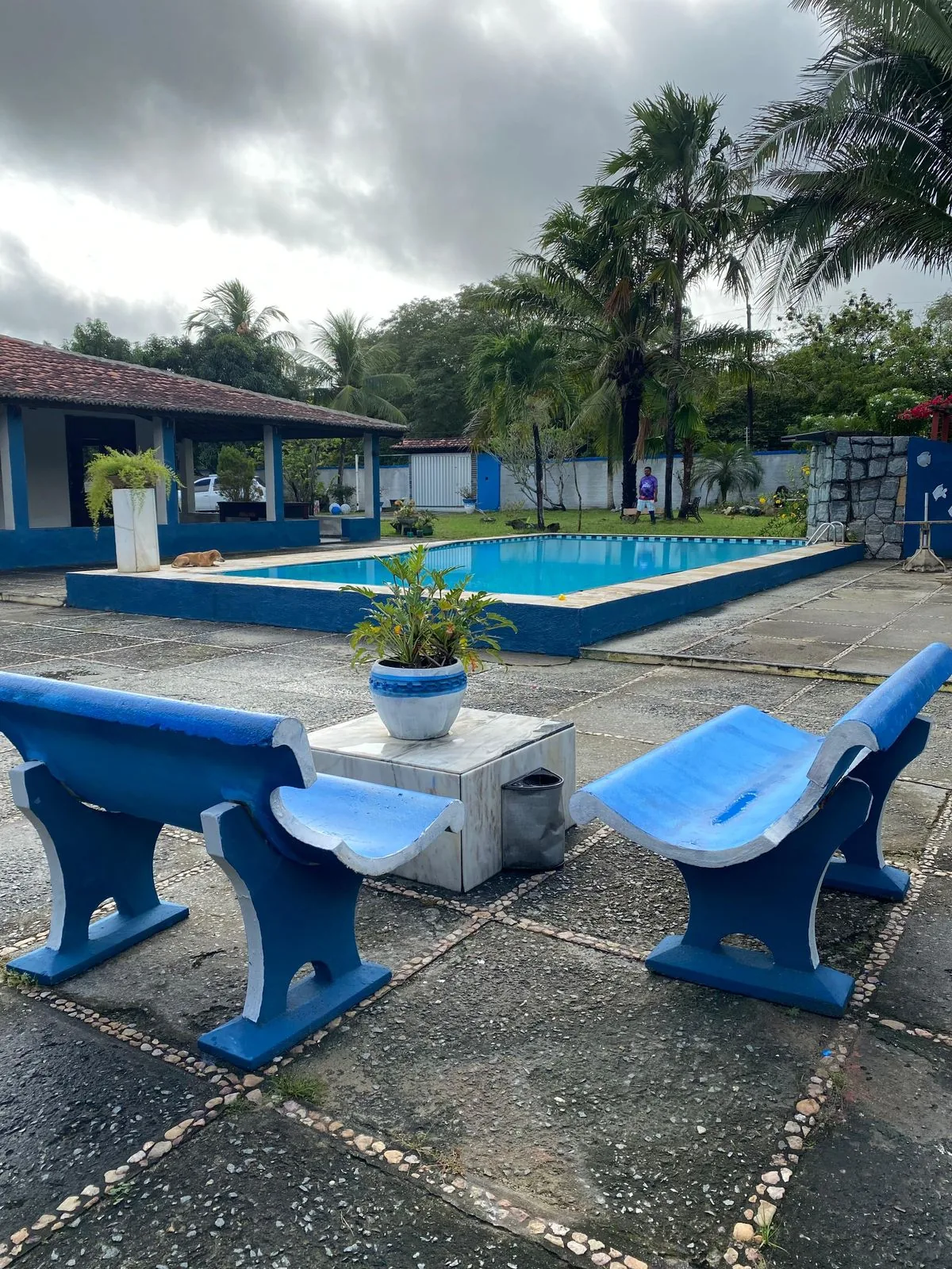 Área de piscina e convivência do Centro Terapêutico Green Park